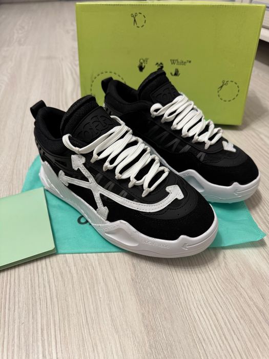 Adidasi Off white odsy 1000