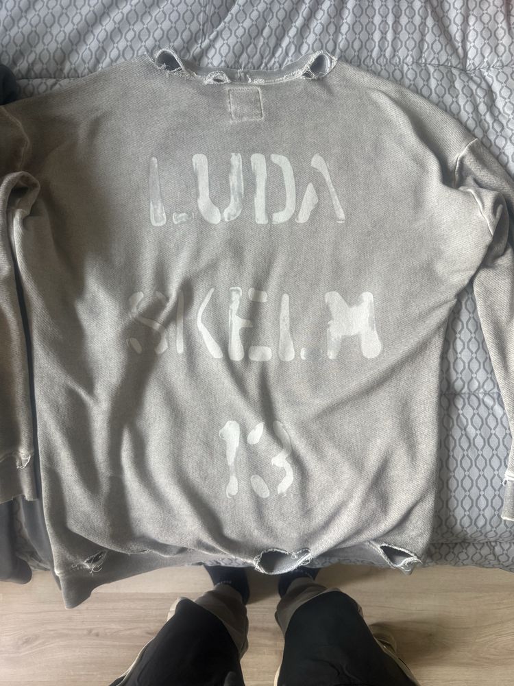 Luda дрехи.