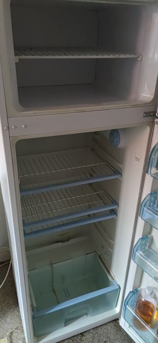 Combina frigorifica.Functioneaza și frigiderul și congelatorul perfect