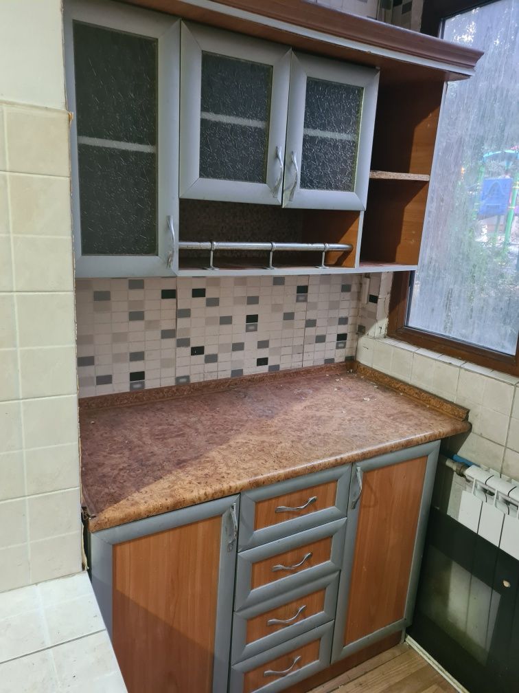 Кухня стол стуля  шкаф ...