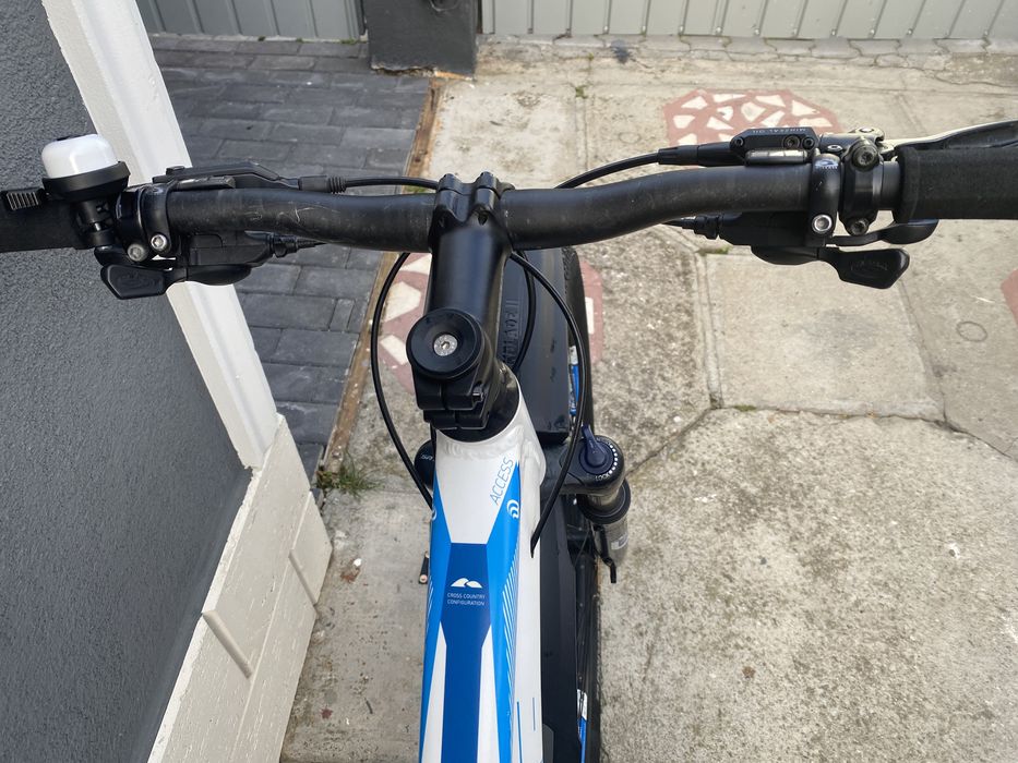 Bicicleta Cube acces