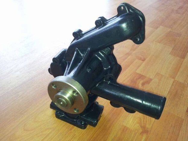 pompa de apa - pompa de ulei excavator - piese motoare buldoexcavator