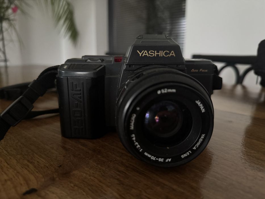 De vanzare aparat foto Yashica AF 200 in stare foarte buna