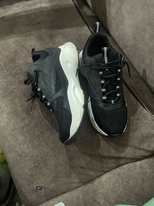 Dior b22 leam purtat de doua uri