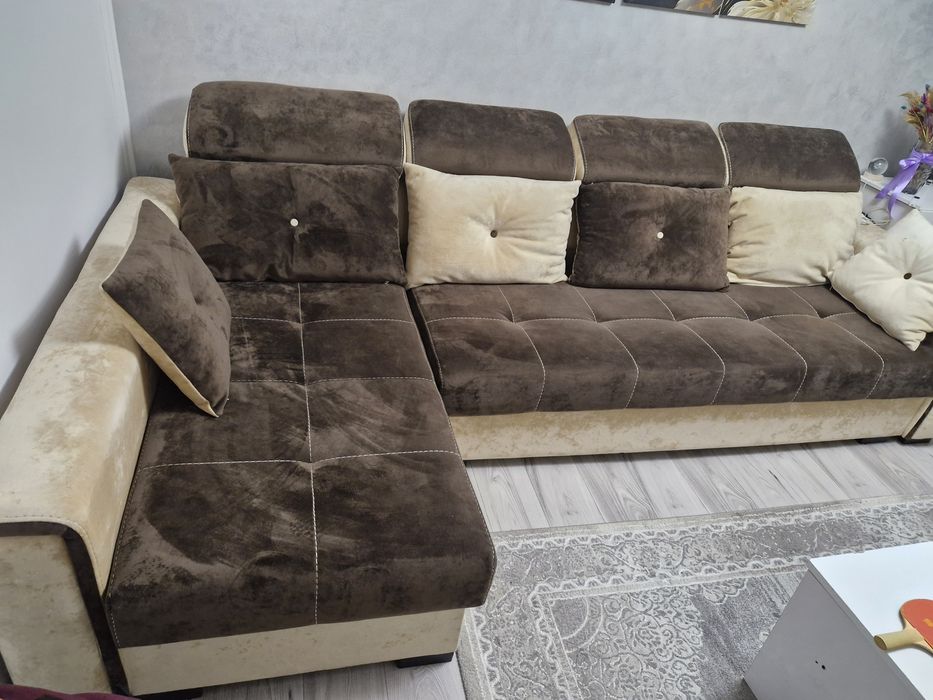 Coltar living catifea ,stare foarte buna,culoare maro -crem,L 3 m