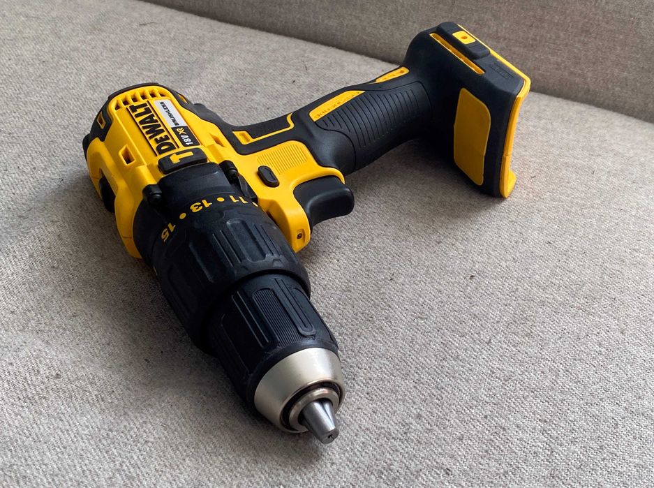 Masina de gaurit si insurubat cu percutie brushless Dewalt DCD778 corp