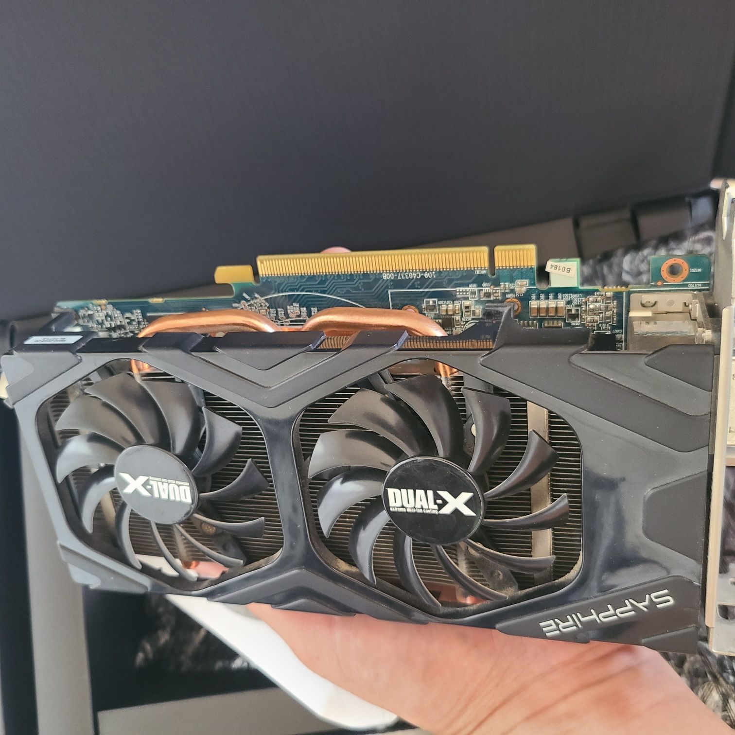 Video Karta Amd Radeon Hd7850 Holati Ishlab turgan 

HD 7850
(AMD Rade