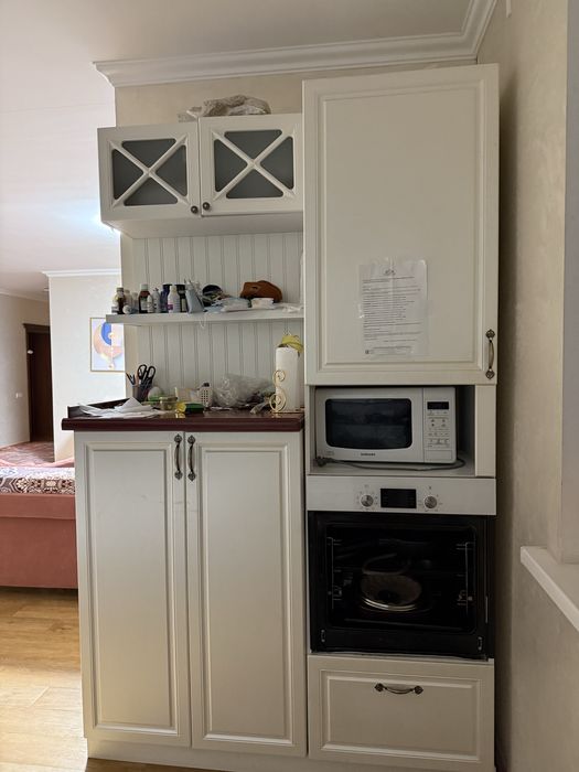 Кухонный шкаф,стульчики для детей