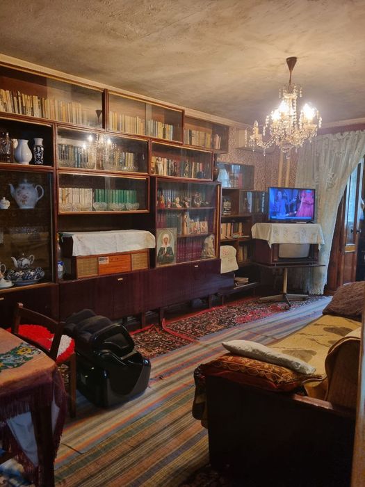 Продаем 3ком. Квартиру  Чиланзаре 21 кв. Учтепинский район.