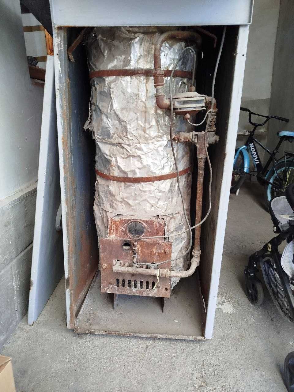 Газовый котёл советский, рабочий