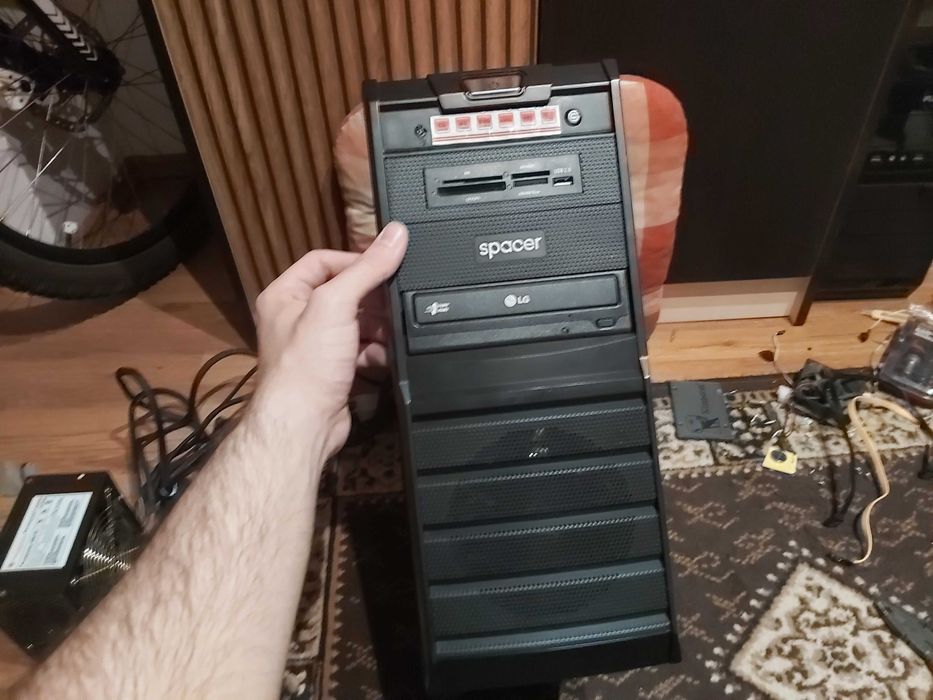 Carcasa PC marca Spacer echipata cu dvd-rw, 3 coolere si cititor
