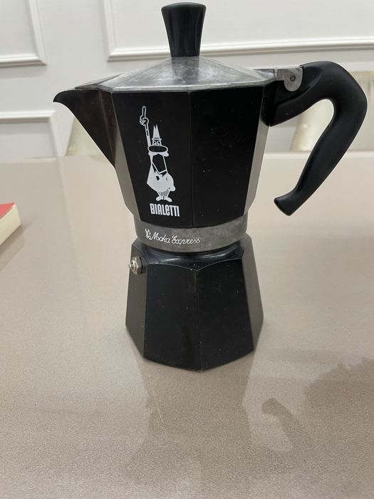 Продам очень надежную кофеварку!