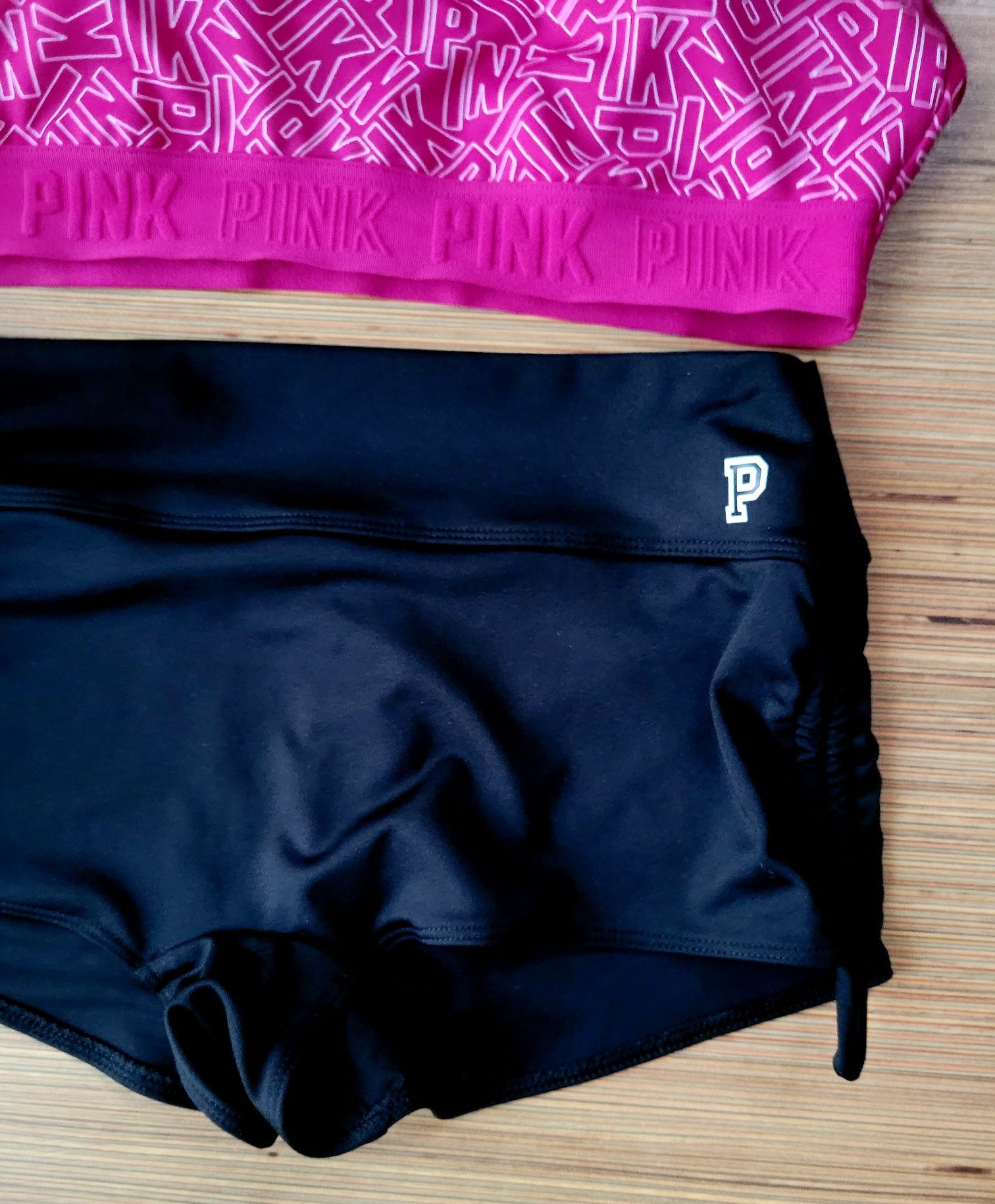 Pantaloni scurți + bustiera Pink Victoria secret