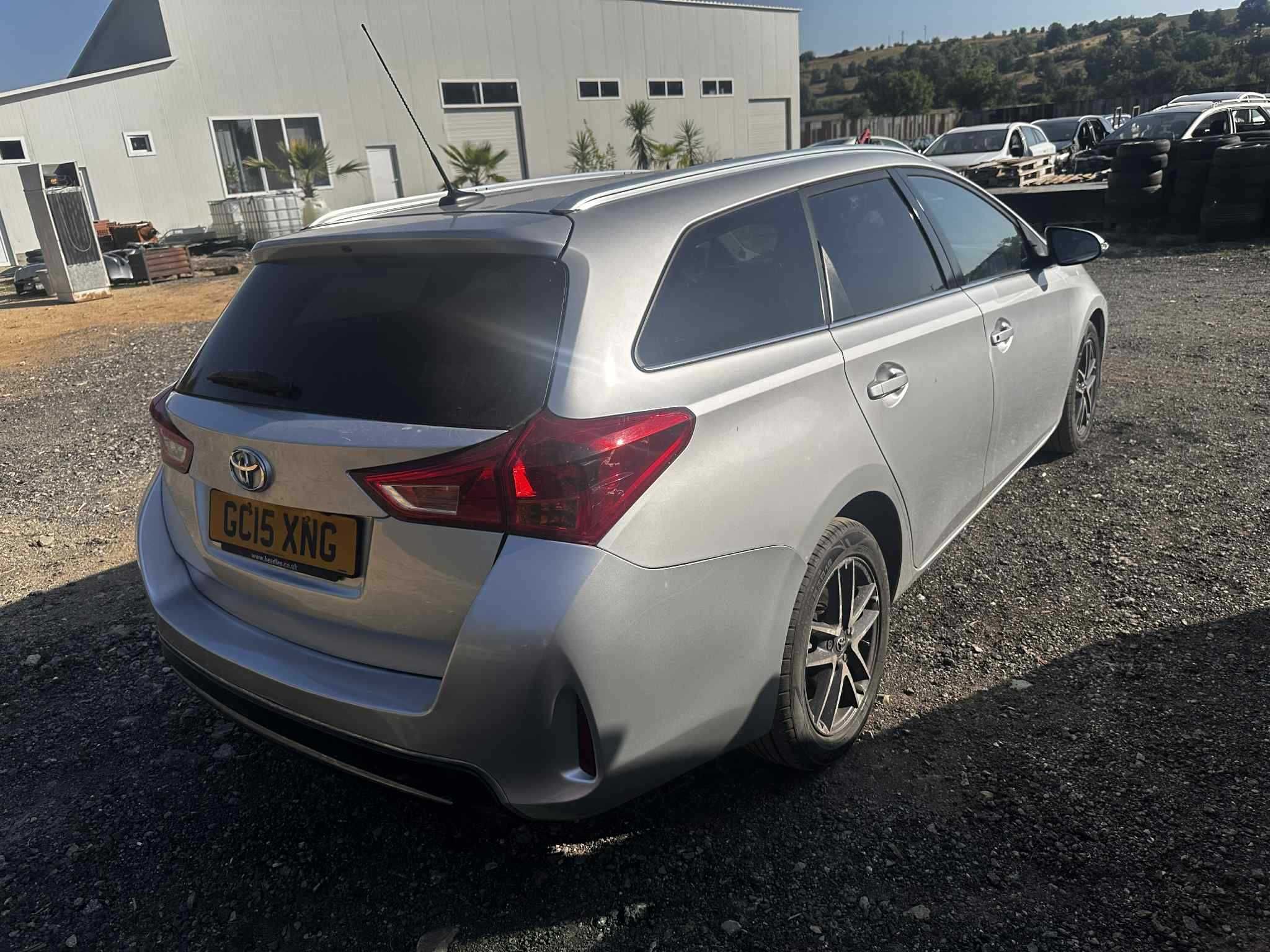 На Части Toyota Auris Тойота Аурис 1.4d 90к.с 2015г Комби