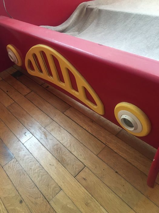 Легло кола с фарове