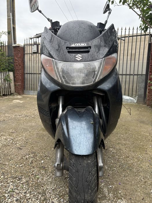 Vand sau schimb  suzuki burgman 400cc