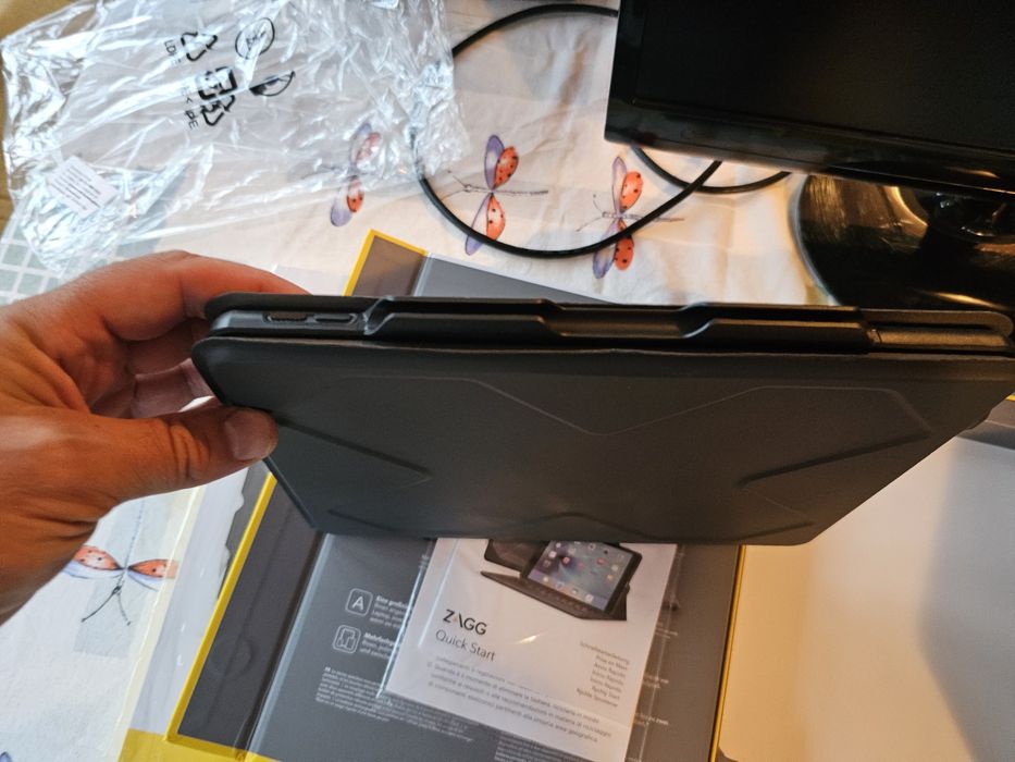 Удароустойчив кейс с отделяща клавиатура Zagg Rugged Messenger Case