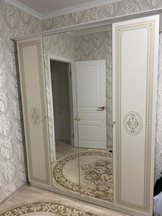 Срочно продам спальни гарнитуры