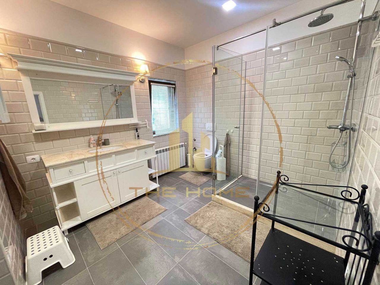 Дава се под наем Къща в Варна, Изгрев - 220 кв.м за 1700 € - Снимка #12