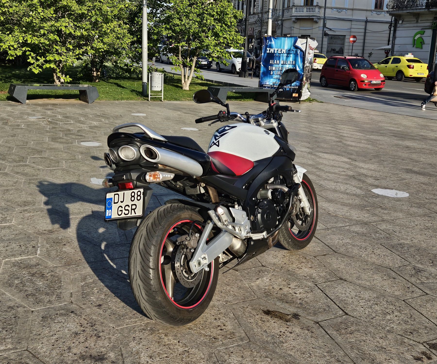 Suzuki gsr 600 2007  32.000km