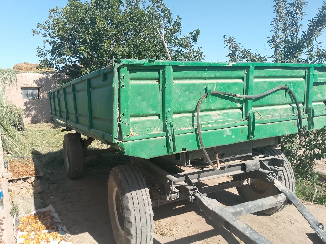 T28 traktor sotiladi