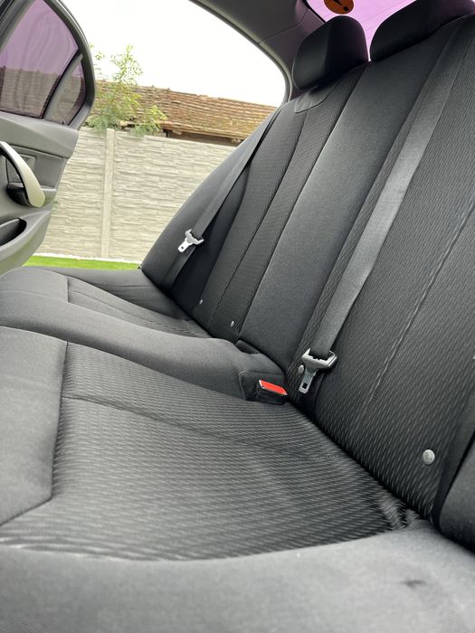 Curatare tapiterii auto la domiciliu