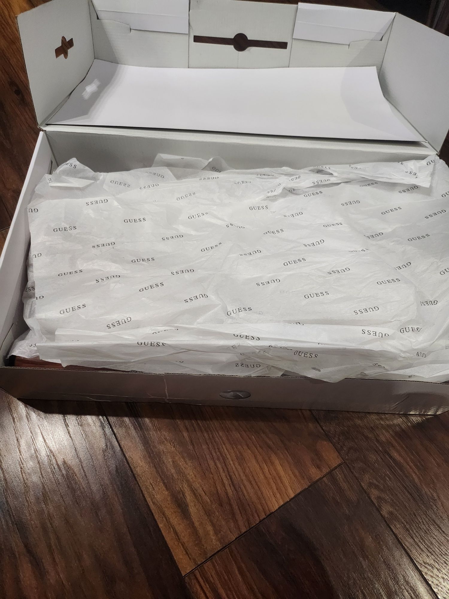 Чисто нови ботуши Guess