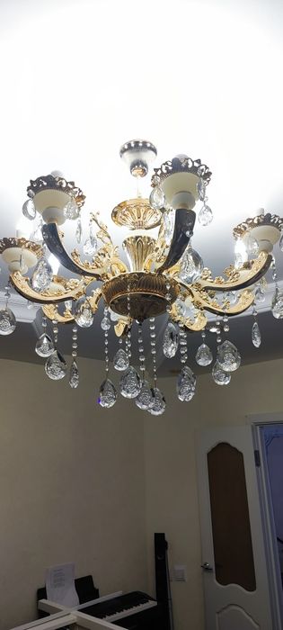 Люстра в золоте очень богатая в подарок 12 софитов