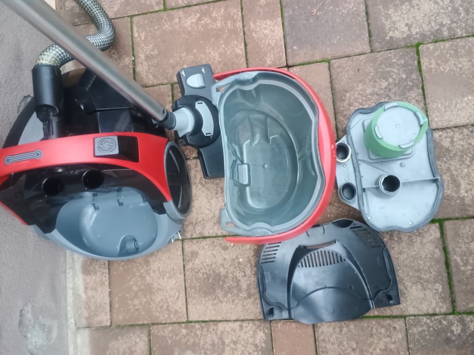 Aspirator Zelmer 1500 cu filtrare prin apa