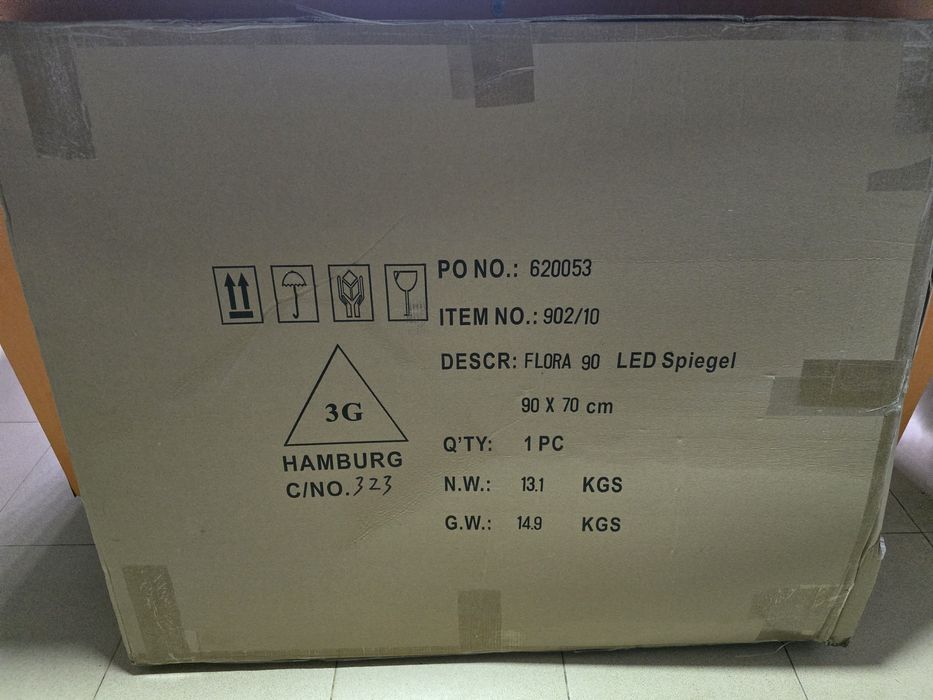 Огледало с рамка ,с LED осветление 90 х 70