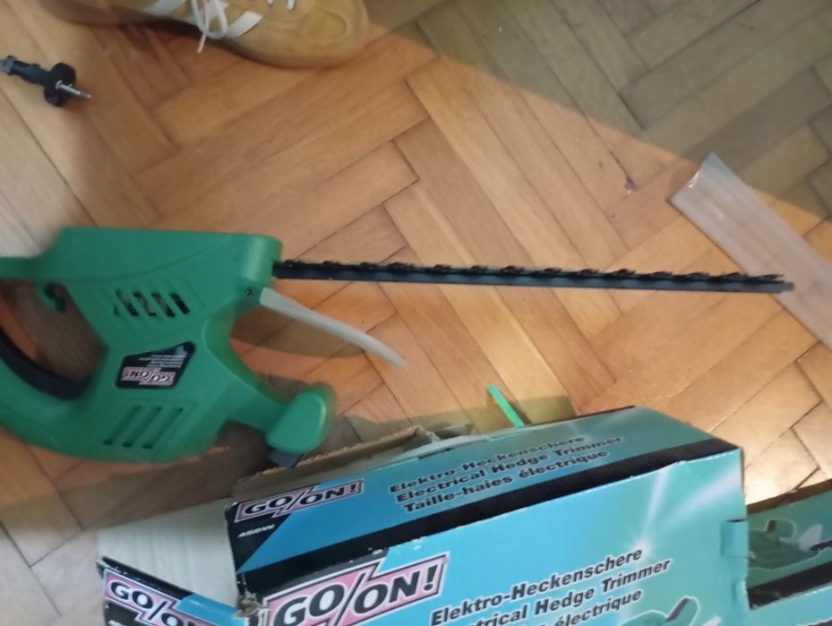 Fierăstrău electric, foarfecă