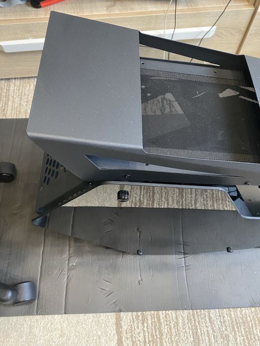 Carcasă PC Gaming Aqirys