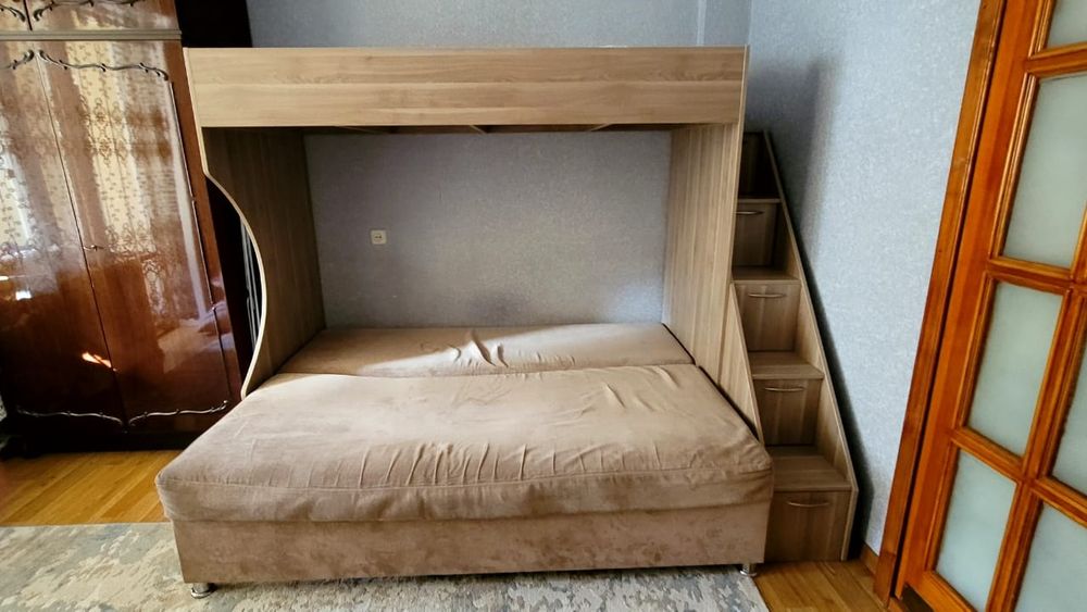 Продам двухяростную кровать.