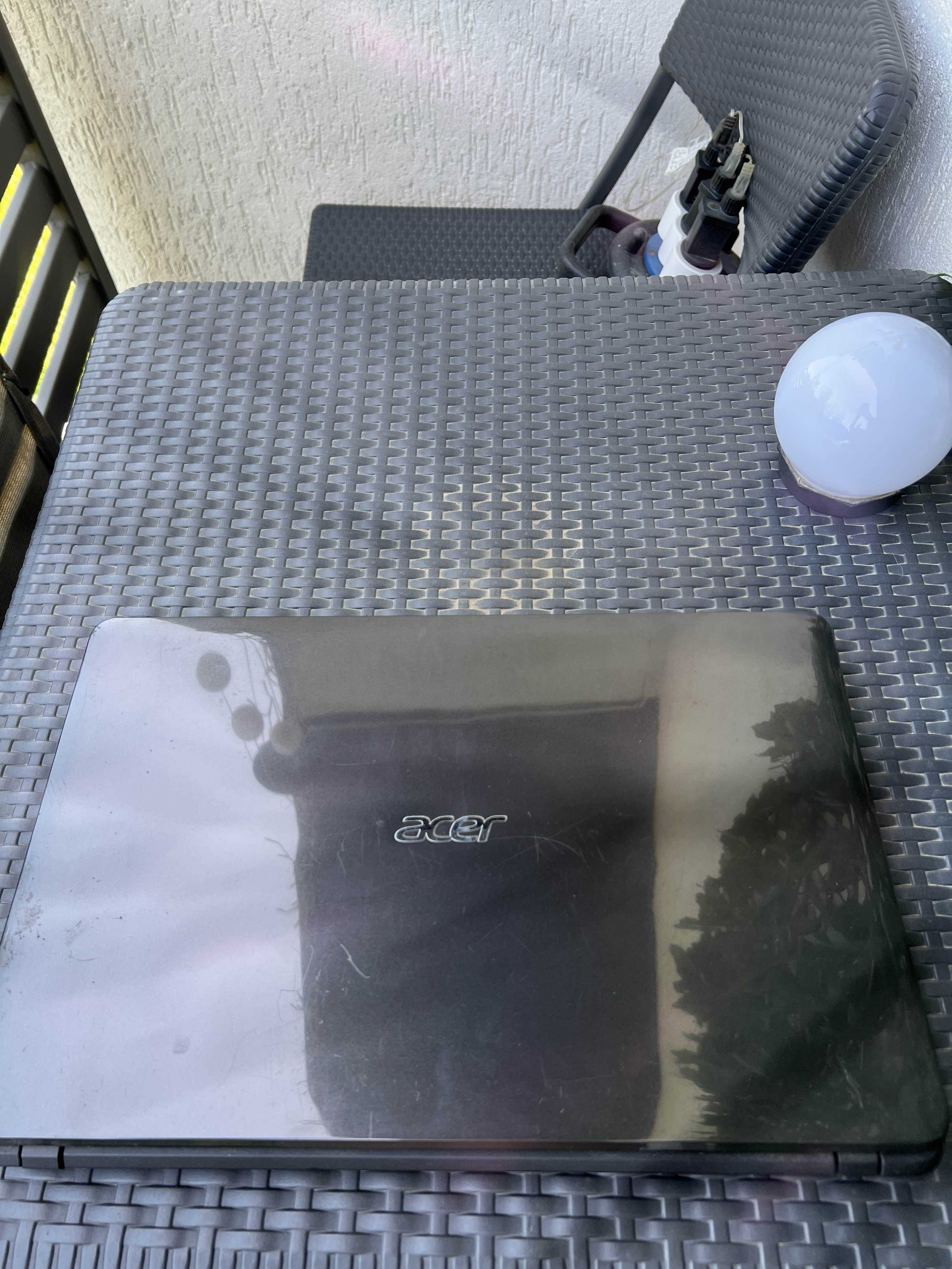Laptop Acer Aspire E1-571G
