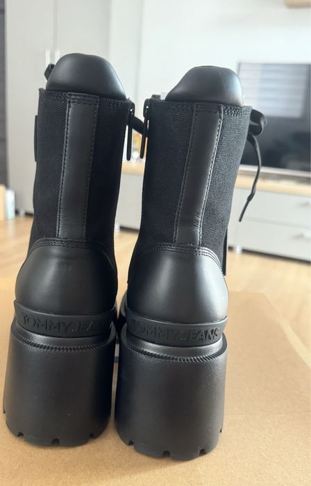 Ghete Tommy Jeans nr 39 din piele, noi!