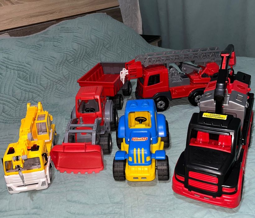 Продам российские машинки Полесье