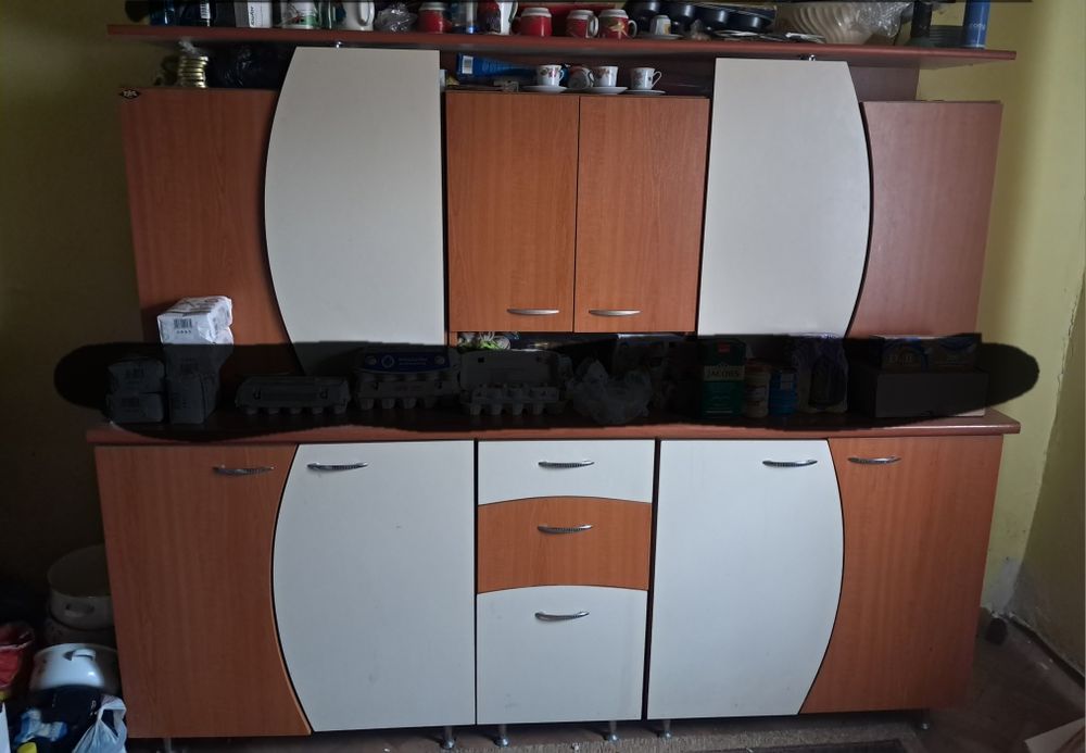 Mobil de bucatarie nu fost folosita nare nimica pe el