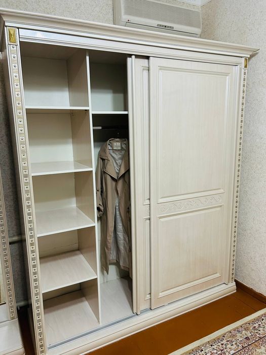 Продаётся спальный гарнитур (Россияская мебель)