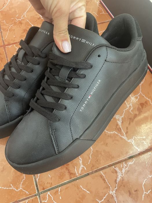 Snekers Tommy Hilfiger 42 noi  barbati