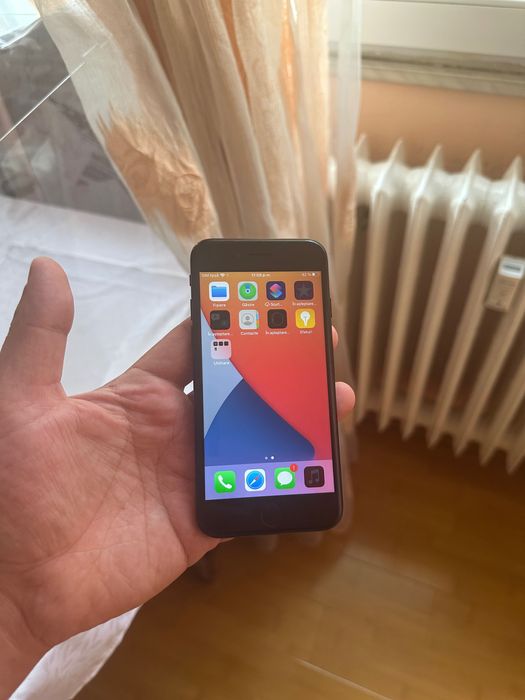 iPhone 7 Jet Black 64 GB