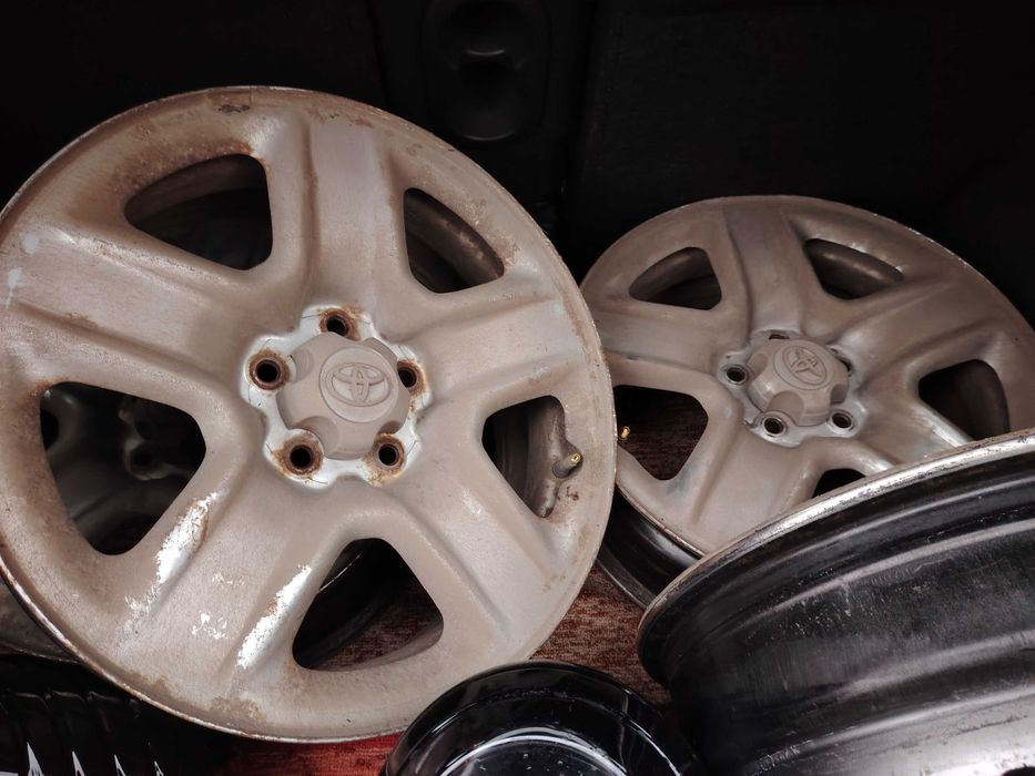 Продавам джанти за Toyota Rav4