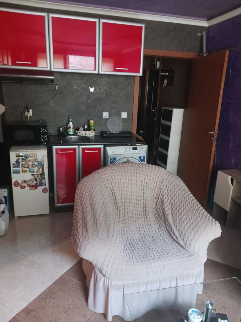 Дава се под наем Двустаен апартамент в София, Хладилника - 48 кв.м за 351.9 € - Снимка #3