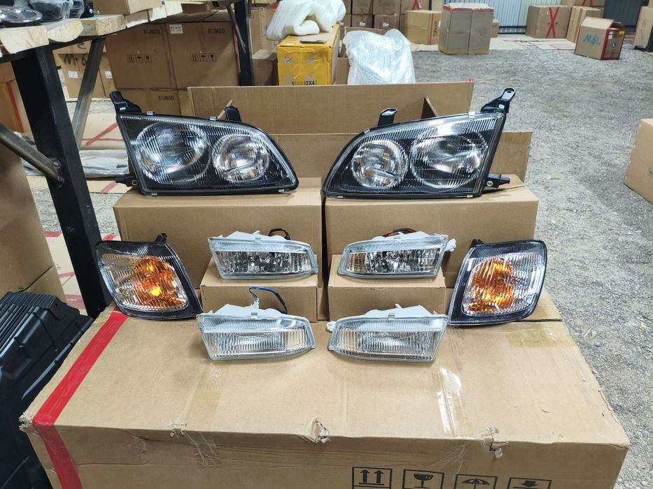 Продаю Фары передние Тойота Ипсум