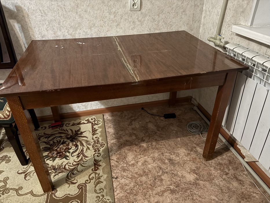 Продам стол      .