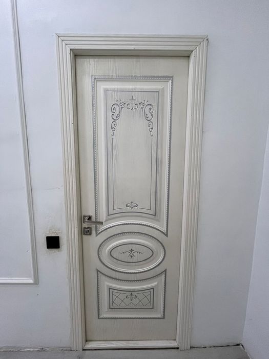 Продам б/у двери и Ламинать