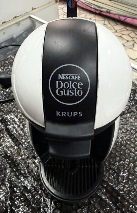 Продавам кафемашина с капсули Dolche Gusto