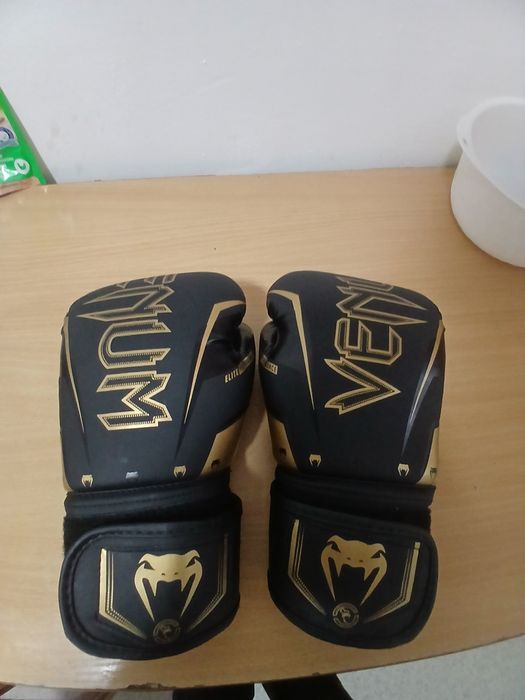 Перчатки для бокса 8 OZ VENOM