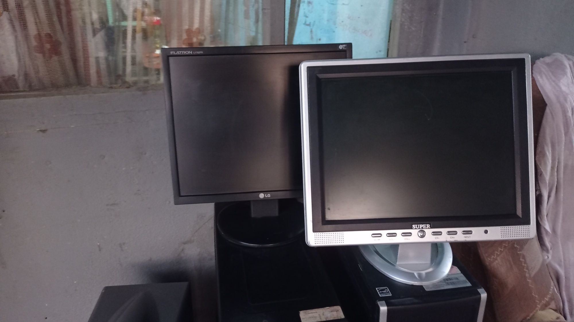 Продам два системных блока два монитора ,буфер клавиатура