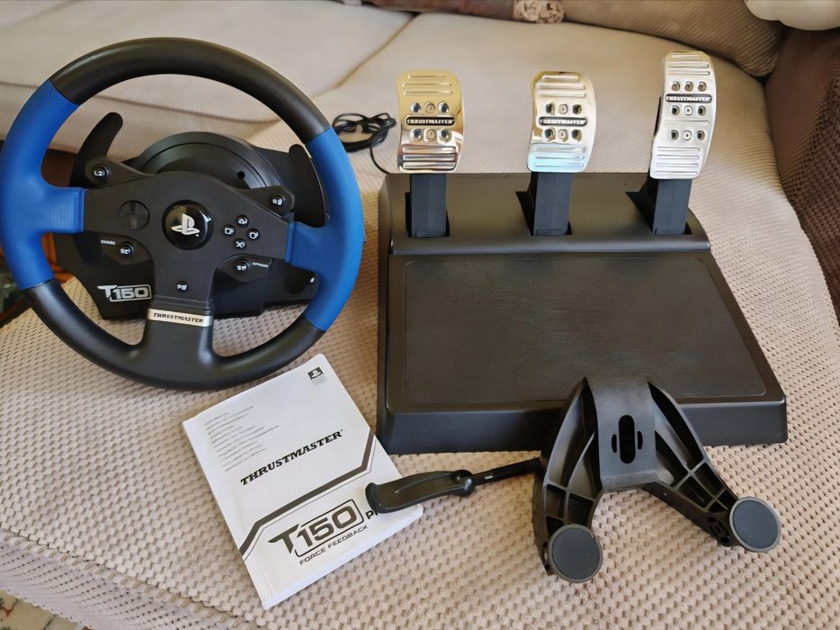 Volan Thrustmaster T150 cu pedale metalice