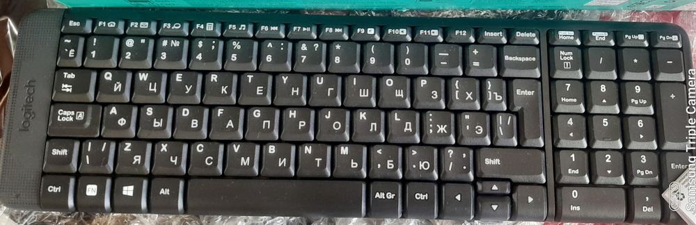 Продам НОВУЮ клавиатуру И МЫШЬ Logitech